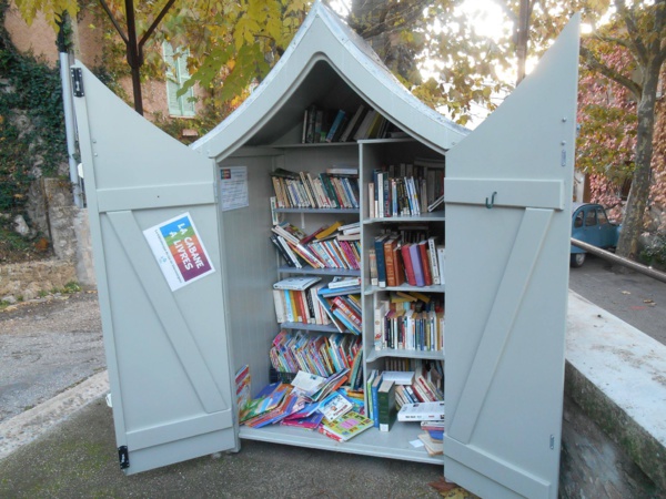 Les livres prennent la rue! En France et dans le monde entier, des milliers de boites à livres poussent comme des champignons!