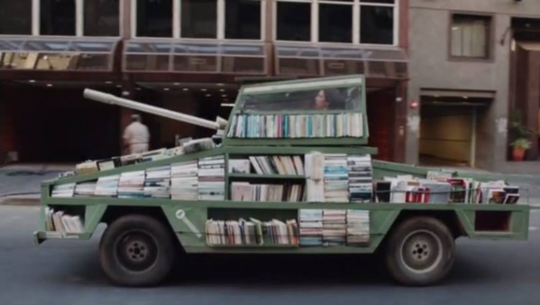 Buenos Aires: le "tank-bibliothèque” comme arme d'instruction massive! Buenos Aires: le "tank-bibliothèque” comme arme d'instruction massive!