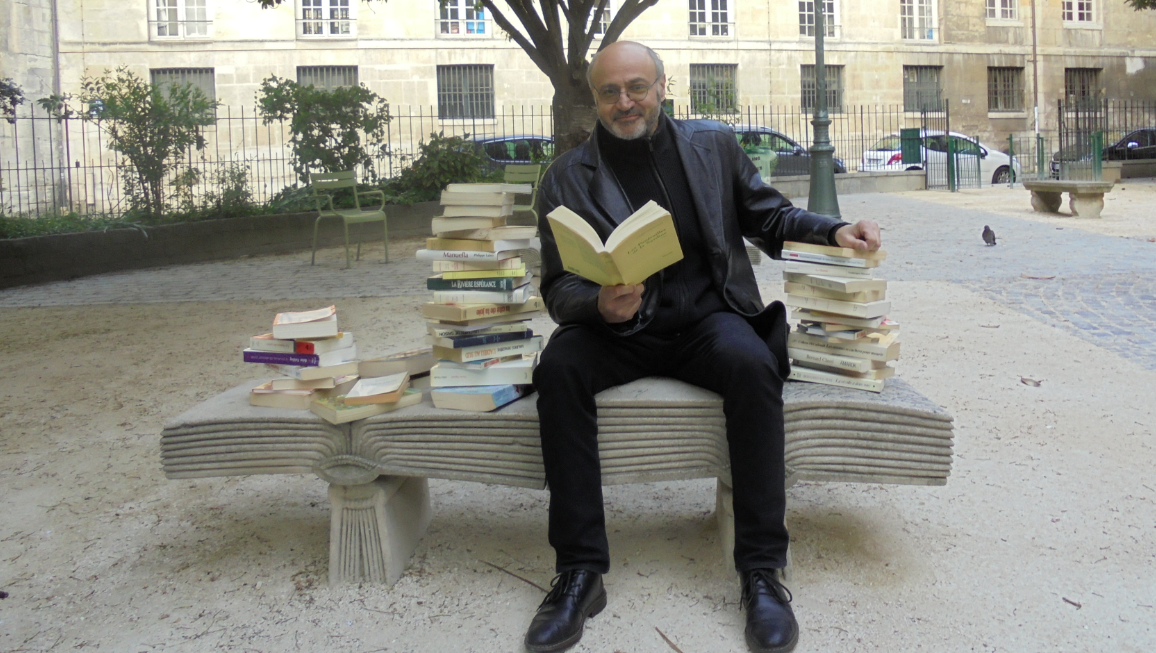 Pour propager l'amour des livres, l'écrivain et blogueur Pierre Martial lance l'opération “Lire partout!”