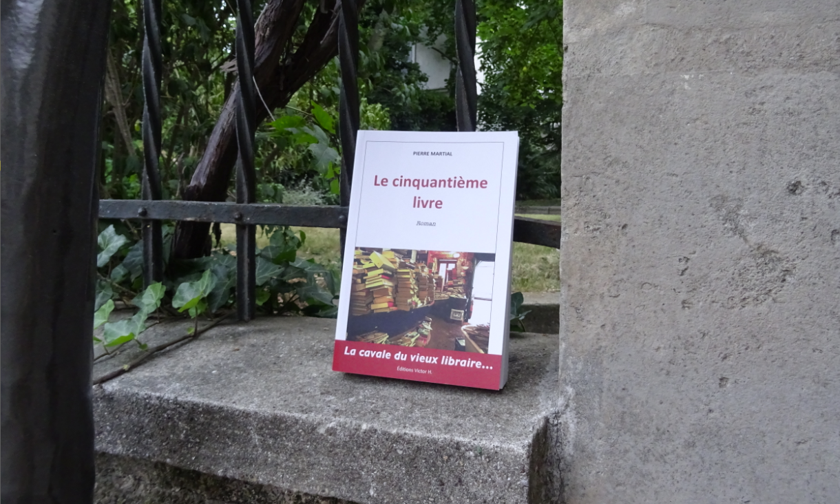 "Biens essentiels". Distribution solidaire de livres dans les rues de Paris par Pierre Martial et Livres Partout!