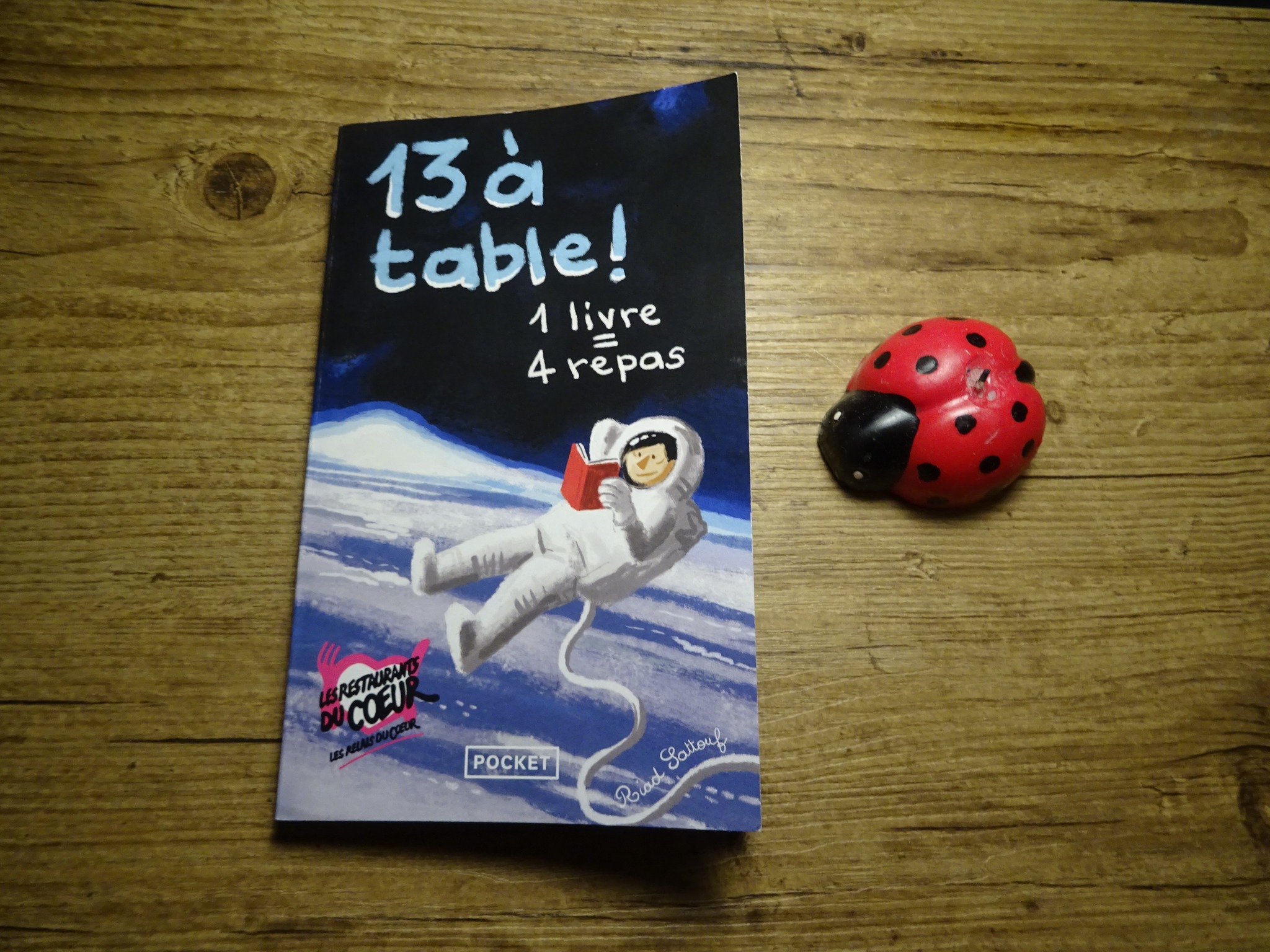 Pour aider celles et ceux qui ont faim aux côtés des Restos du Coeur, Pierre Martial soutient et diffuse le livre "13 à table".  Pour aider celles et ceux qui ont faim aux côtés des Restos du Coeur, Pierre Martial soutient et diffuse le livre "13 à table".