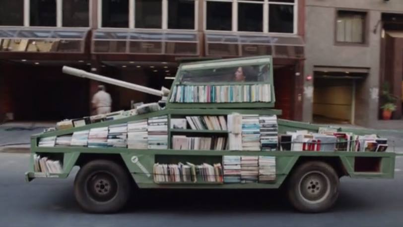 Buenos Aires: le "tank-bibliothèque” comme arme d'instruction massive! Buenos Aires: le "tank-bibliothèque” comme arme d'instruction massive!
