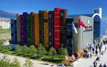 Cette nouvelle bibliothèque turque a été construite avec des livres de plusieurs dizaines de mètres de haut. 
