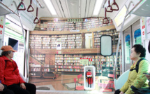 Ce train sud-coréen est une bibliothèque nomade remplie de livres gratuits pour ses passagers. Ce train sud-coréen est une bibliothèque nomade remplie de livres gratuits pour ses passagers.