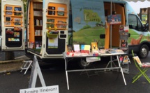 Danielle a tout quitté pour sillonner la campagne française au volant d'une étonnante librairie sur roues Danielle a tout quitté pour sillonner la campagne française au volant d'une étonnante librairie sur roues