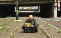 La campagne “Lire partout!”, lancée par l'écrivain Pierre Martial, se prolongera tout l'été. A vos photos! 