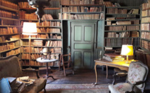 Cette bibliothèque vieille de 200 ans vient d'être retrouvée intacte dans une maison abandonnée.