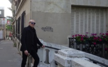  Le premier roman du journaliste-écrivain Pierre Martial raconte le combat et la cavale d'un vieux libraire...  