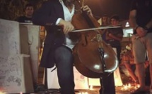 Irak: le violoncelliste qui joue au milieu des décombres des attentats terroristes