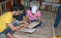 Tandis que les bombes pleuvent, de jeunes syriens sauvent les livres dans des caves-bibliothèques